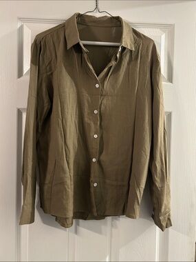 Casual Button-Up Shirt in Olive Green